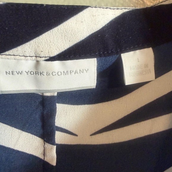 New York & Company Navy and White Wave-Stripe Tunic Tie short sleeves size large - Picture 2 of 9